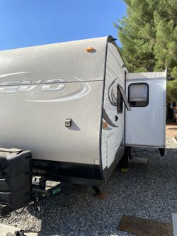2015 24 Ft EVO Forest River Slide Out.