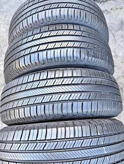 205/55/16 Michelin 📍📍 Vendo un set de llantas con 80% de vida las 4 📍🌟