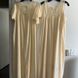 Beautiful two pieces set women’s sleep ware size 42 (12)
