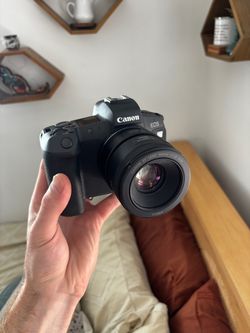 Canon EOS R +more