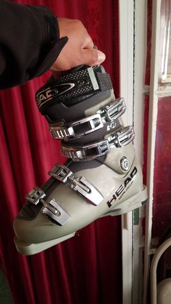 Snowboarding boots