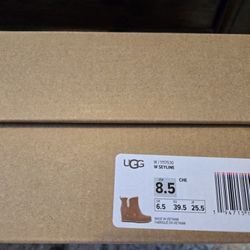Ladies Size 8.5 UGGS 