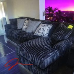 New! Luxurious Super Comfy Sofa Sectional! Sleek Look! 