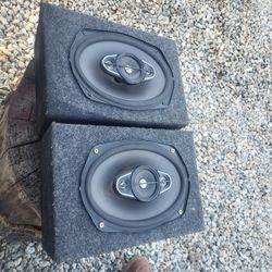 2 Pioneer 4 Way Speakers 