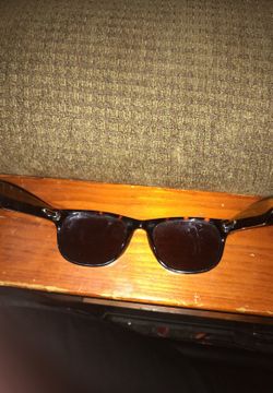 Black Rayban wayfarer sunglasses