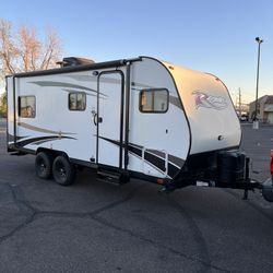 2018 RAGE’N toy hauler 18MX