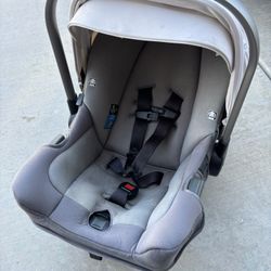 Nuna pipa Car seat