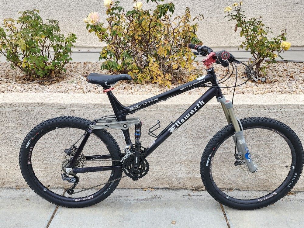ELLSWORTH EPIPHANY ESCAPE ADVENTURE 27 SPEED MOUNTAIN BIKE-26INCH