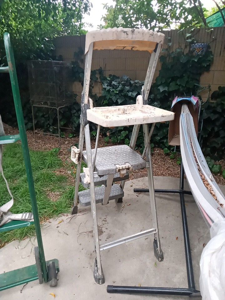 Cosco Painting Ladder Well Made Strong And Sturdy Made In USA!
