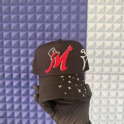 31 Hats Red "El Mago"