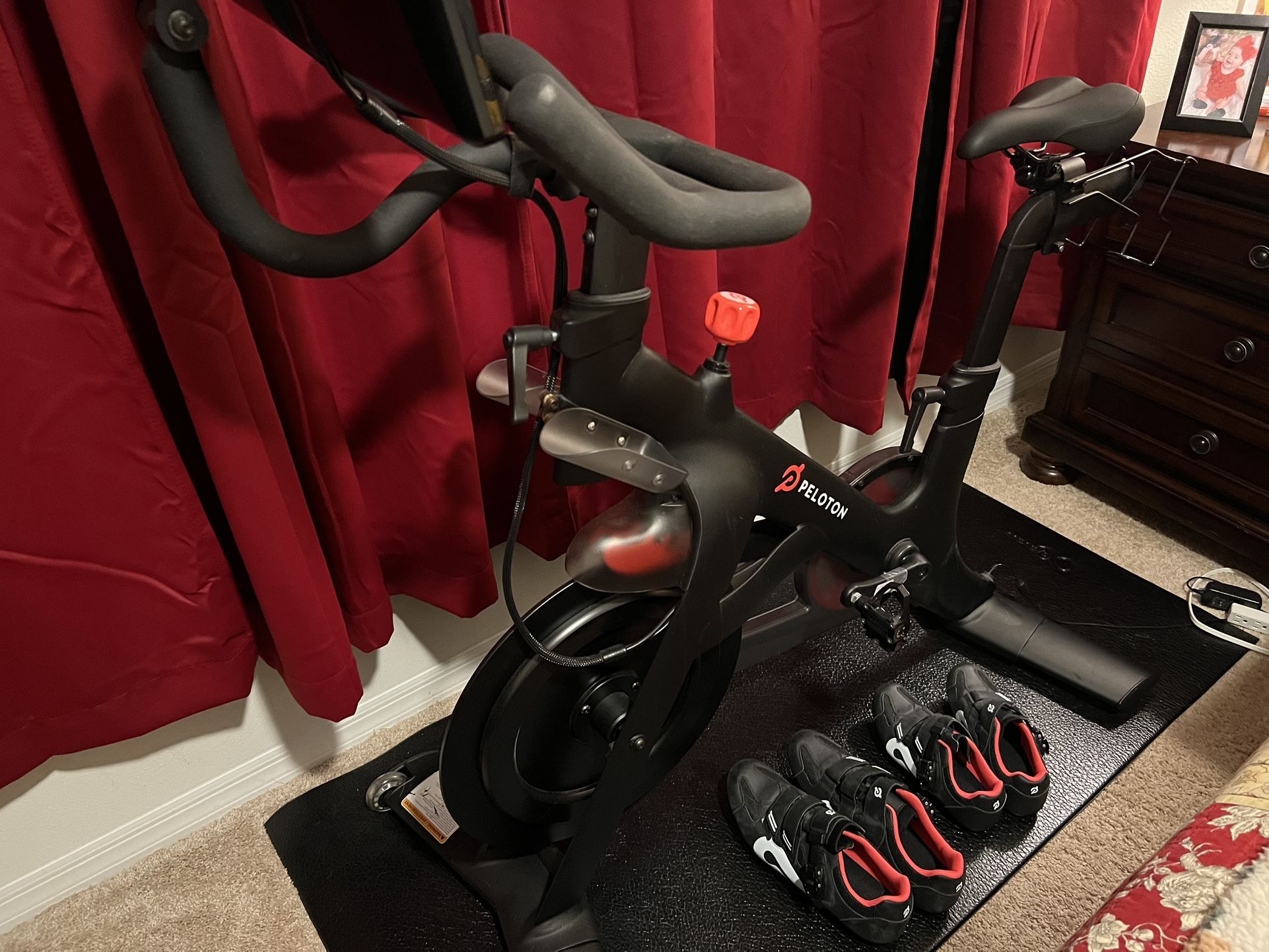 Peloton-Like New! 