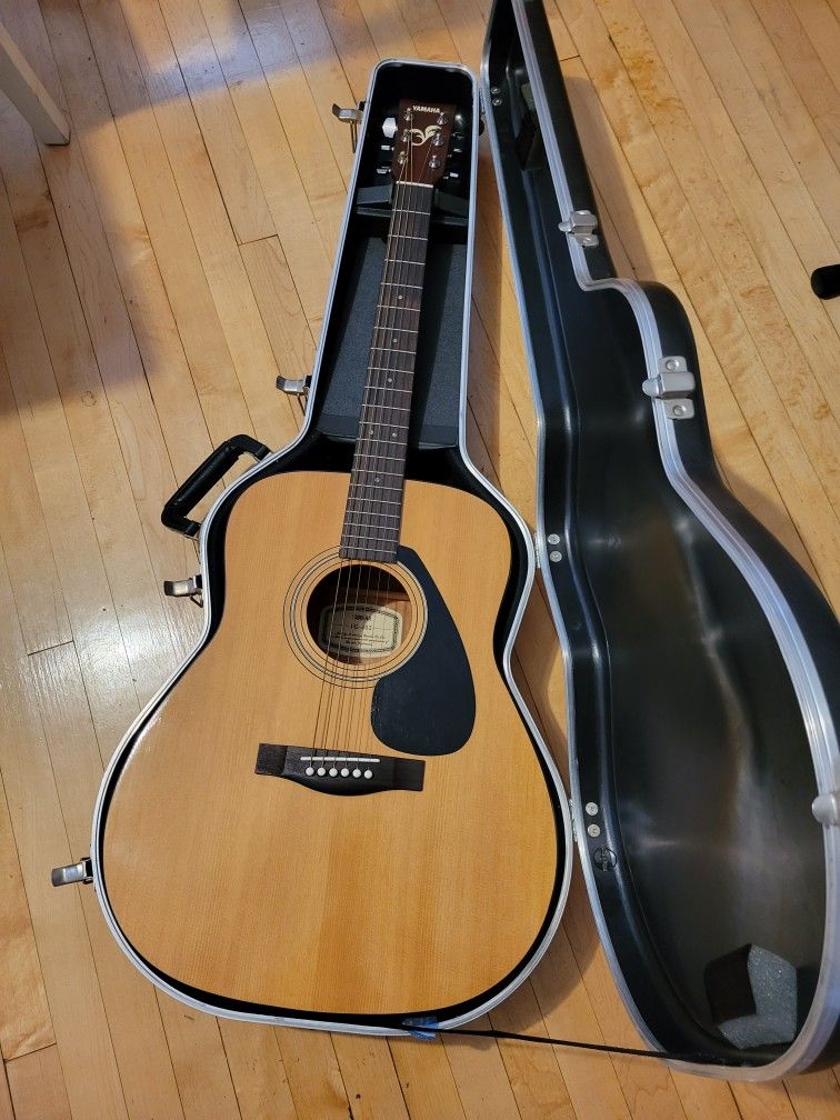 Yamaha 6 String Guitar