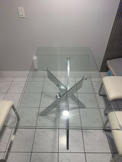 Glass dinning table