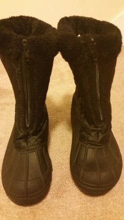 Black Snow Boots Boy Or Girls Sz 4