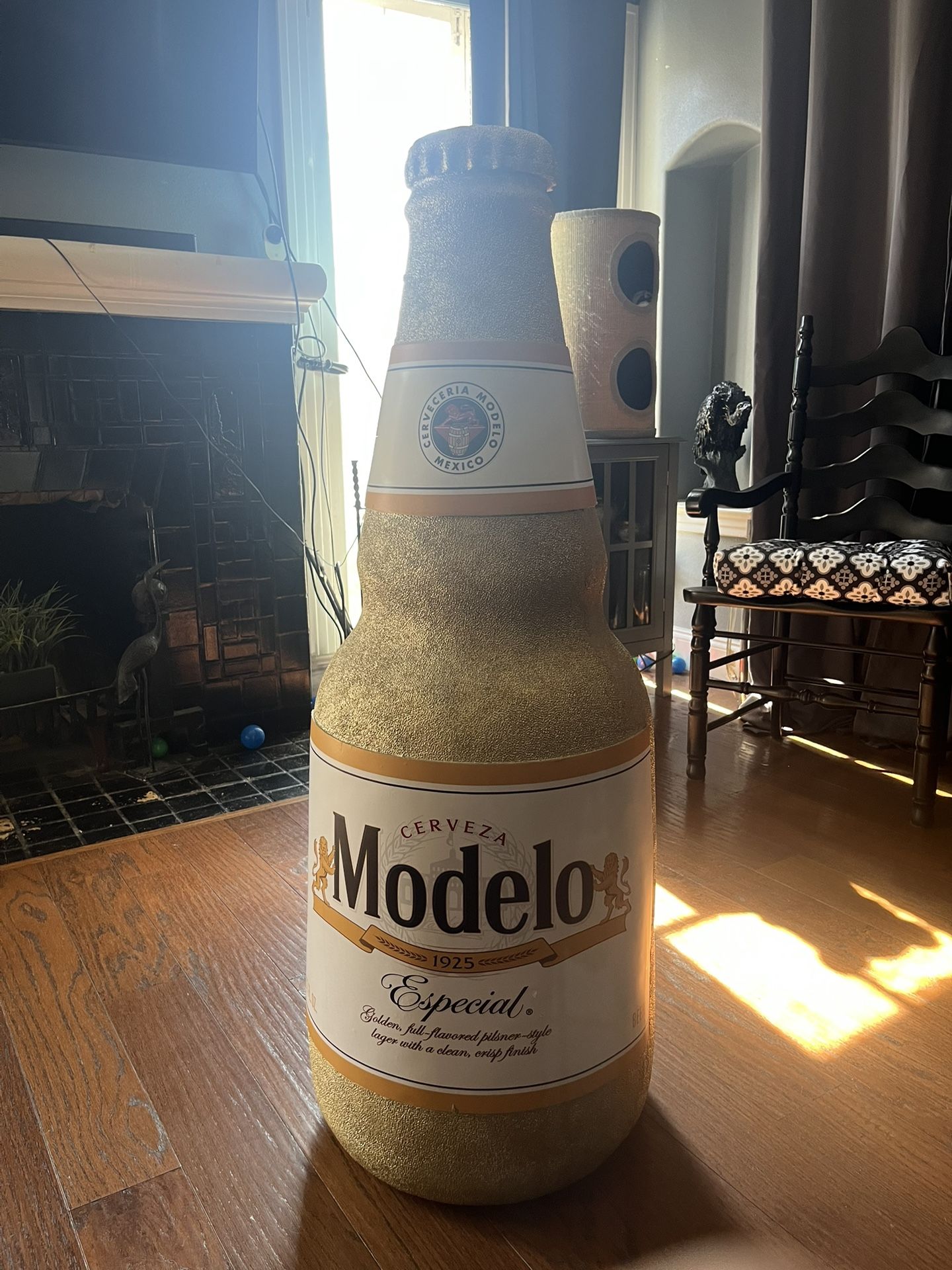 modelo (store exclusive) 48’ statue 