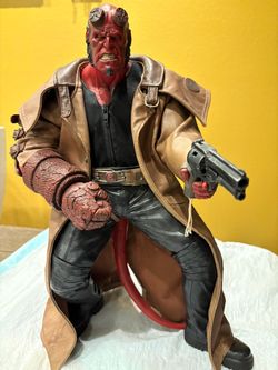 Hellboy 18-inch Deluxe Figure