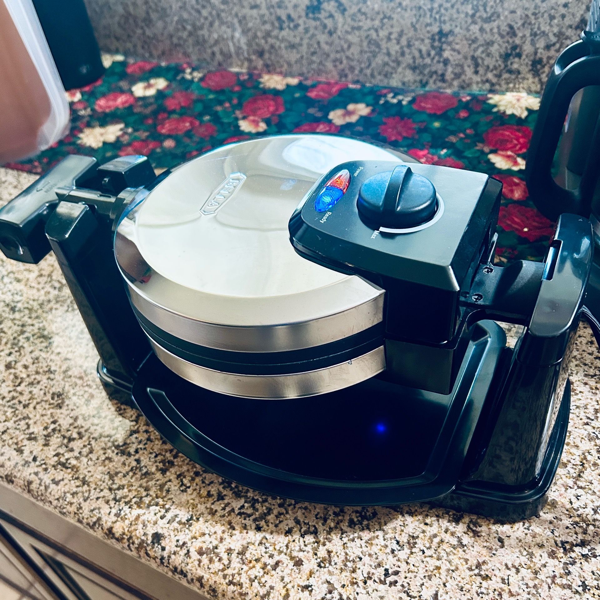 BELLA Rotating Waffle Maker Non-Stick Plates, Browning-Temp control w/ Owner’s Manual & Recipes