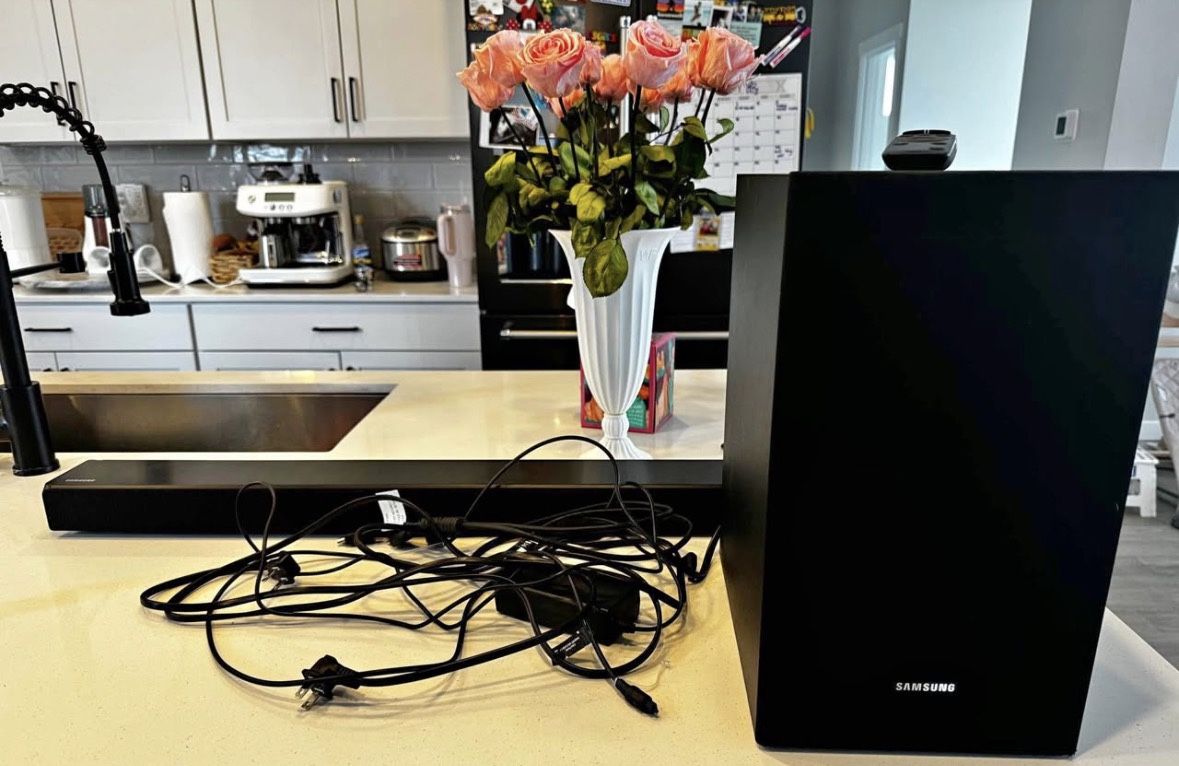 Samsung soundbar and subwoofer