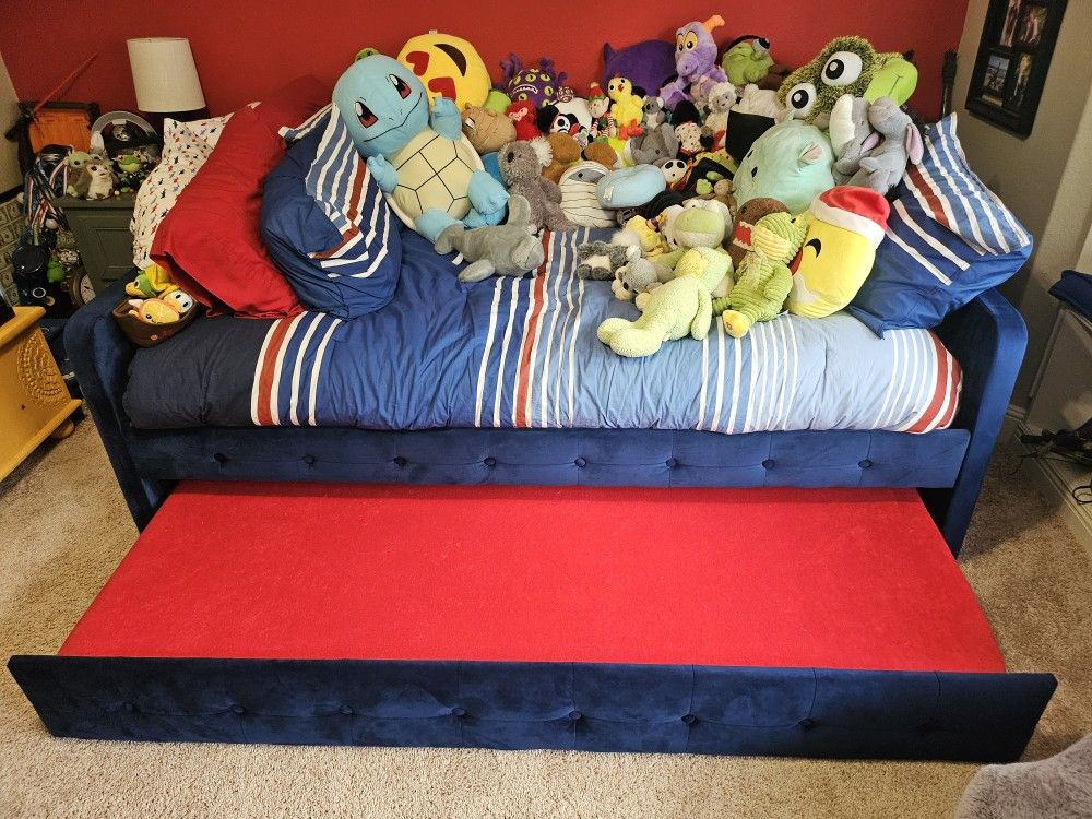 Bedroom Set Full/TwinTrundle Bed, Desk, Bureau and Side Table.