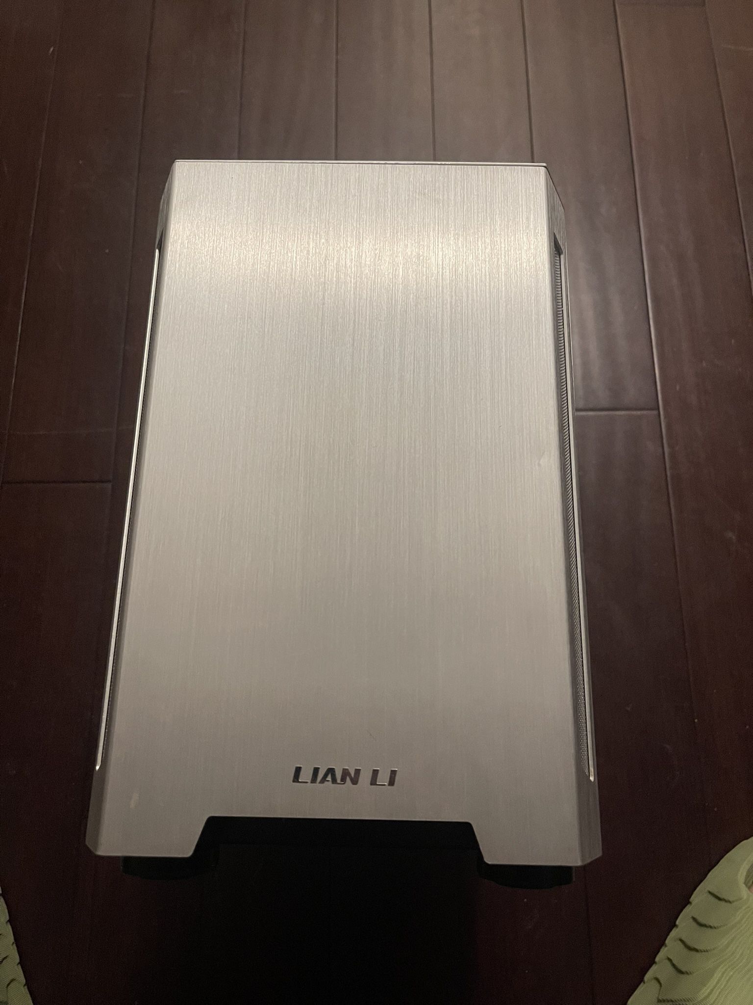 Lian Li Compact Pc Case