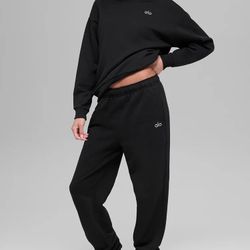 Alo Yoga Crew Neck And Pants 