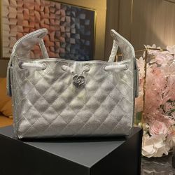 Chanel Silver Bag — 26 x 30 x 14 cm