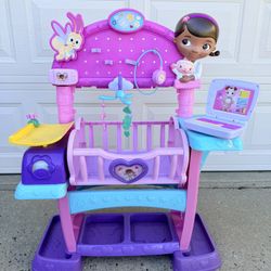 Doc McStuffins Hospital Crib Playset