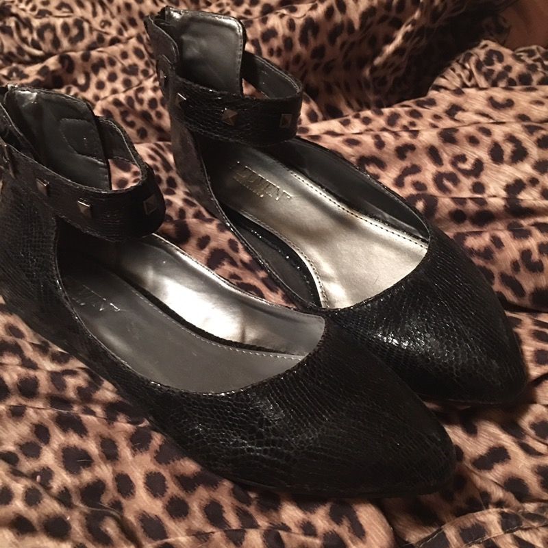 NEW size 8 shoes/flats. Zips up back. Embellishments around ankle.