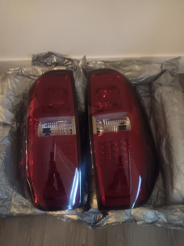 2014 - 2019 Toyota Tundra Tail Lights