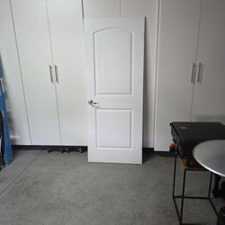 Interior Door With Black Hardware, Chrome Handlet 80x32