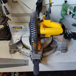 DeWalt Saw 