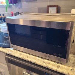 LG Microwave 