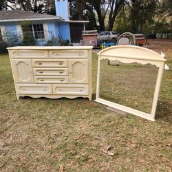 Dresser With Mirror 