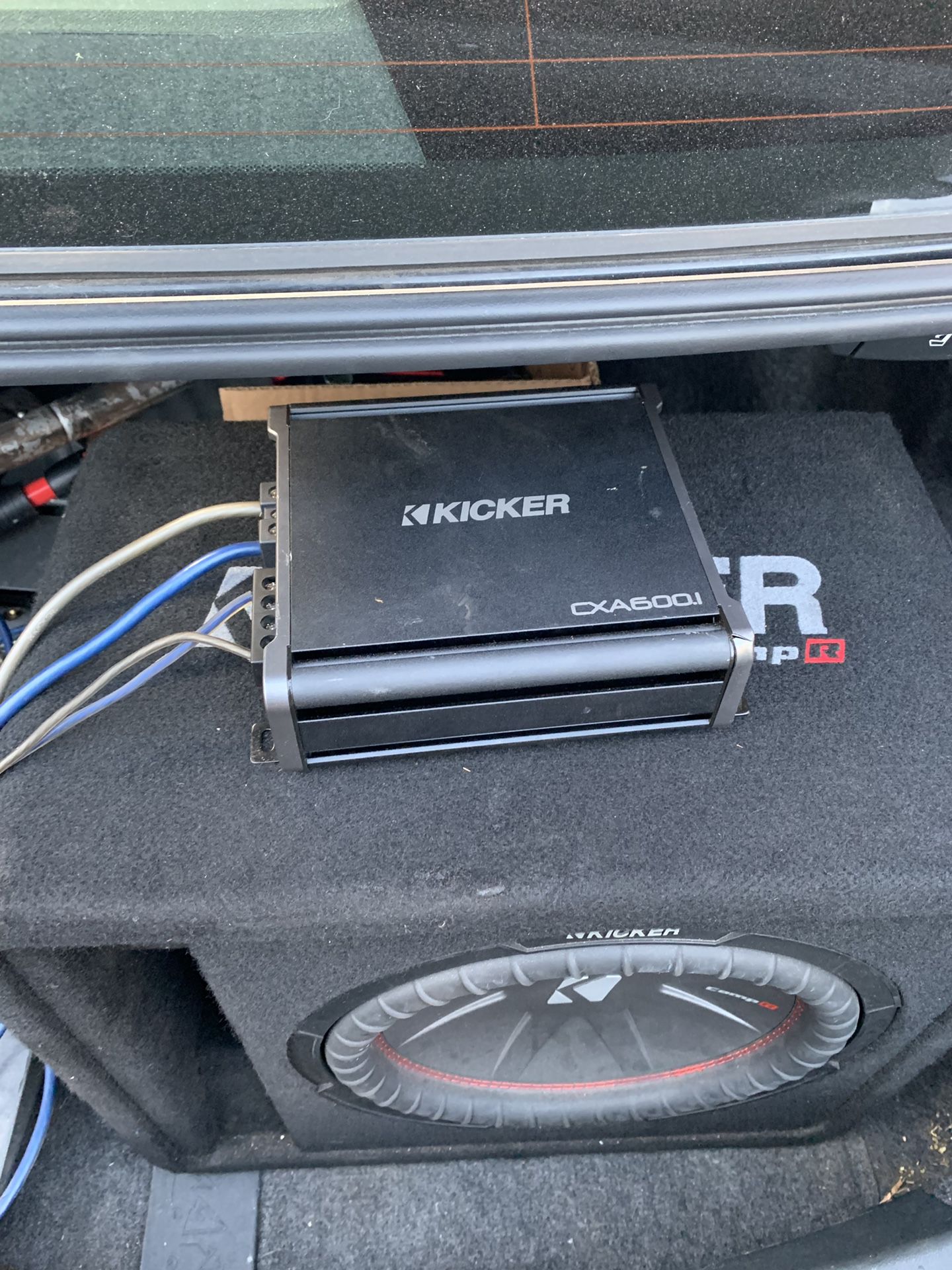 Kicker sub and amp with wires
