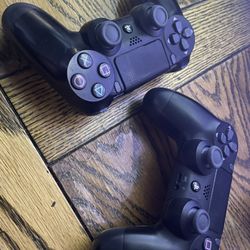 2 PS4 Controllers For 90$ Or Negotiate 