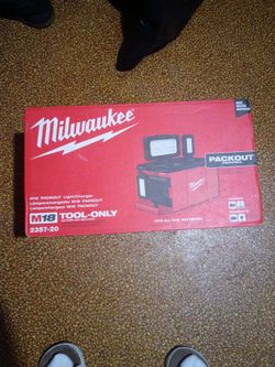 Milwaukee M18 PACKOUT Light/Charger Tool-Only