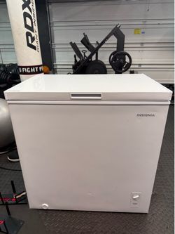 Insignia 7.0 cu. ft. Chest deep freezer
