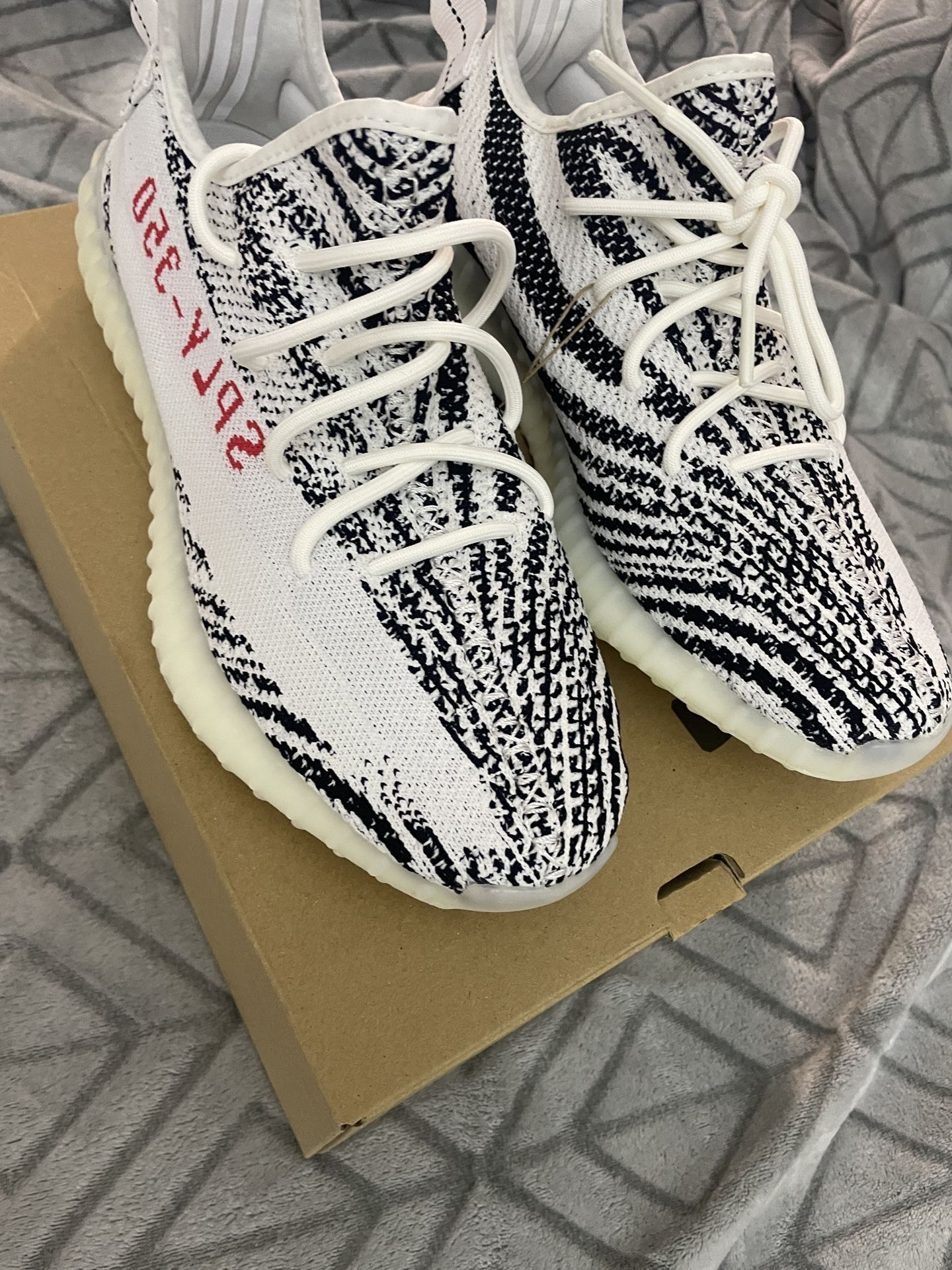 Adidas Yeezy Cebra Size 10.5 Originales