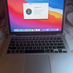Apple MacBook Pro ( Retina 13 Inch Late 2013 ) 2.6 GHZ Intel Core I5 16 GB Ram & 256GB HD  