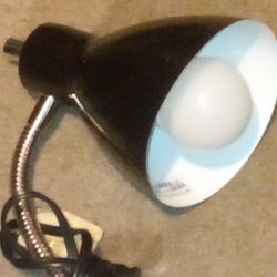 12j   Lamp With A Flexible Neck And A Very Good Clamp Works Great!