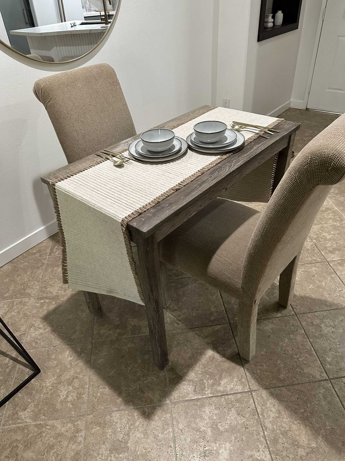 Elegant Dining Table Set – High-End & Pristine Condition