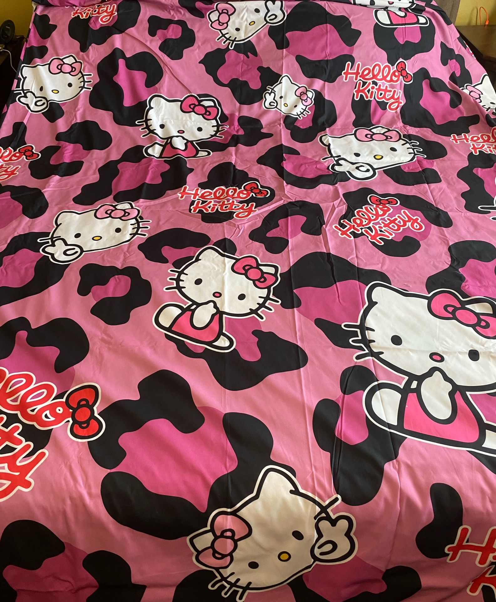 Hello Kitty Zip light Comforter w/2 Pillow Cases -FULL