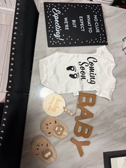 Baby announcement props