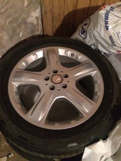 2 rims and tires Mercedes ml 350