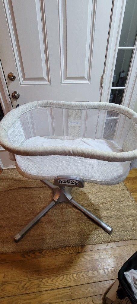 Halo Swivel Sleeper Bassinet