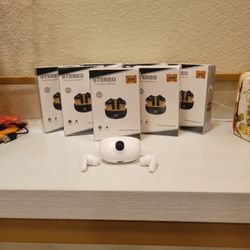WHITE wireless Bluetooth Earbuds With Noise Canceling 