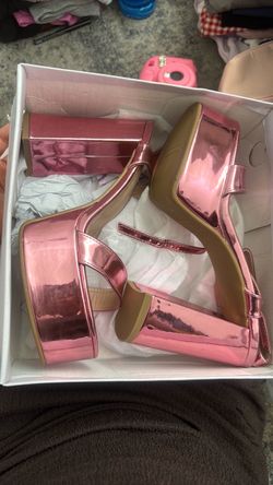BEST OFFER‼️ PINK HEELS