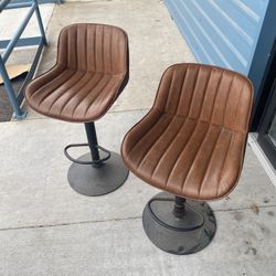 SET OF BARSTOOLS 