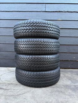 225/65/17. BRIDGESTONE