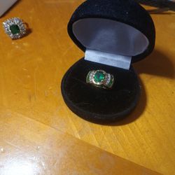 18k Gold With Oval Colombian Emerald And Diamonds And Small Emeralds
